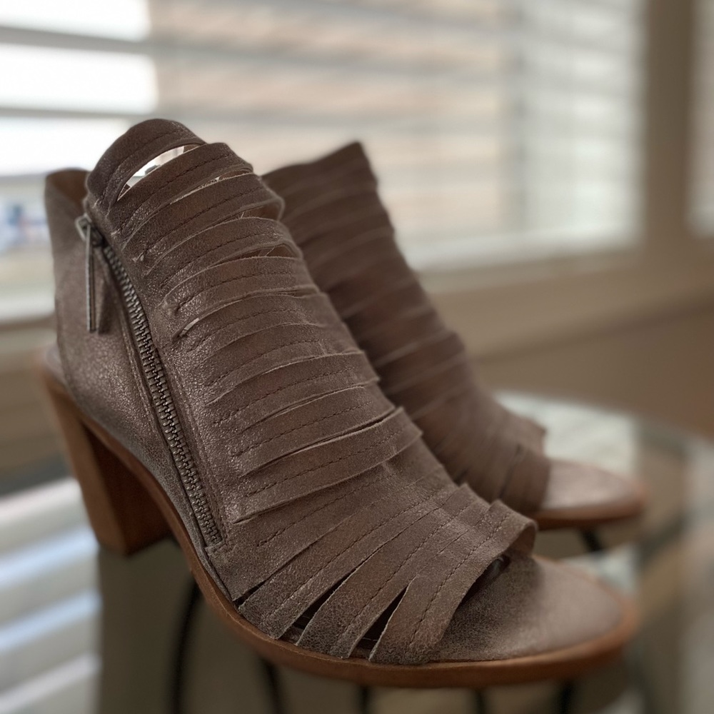 Donald J. Pliner Ladies Sandals
